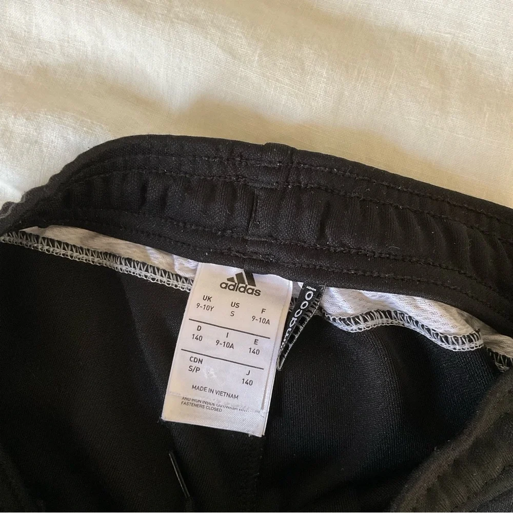 NWOT Adidas youth Tiro black jogger pants 9-10Y sz S